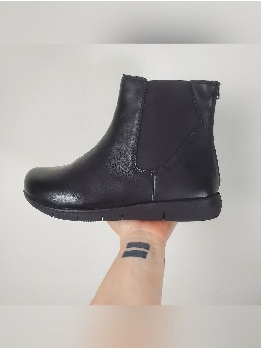 SoftWalk Black Leather Chelsea Ankle Boot Women's Size 9.5